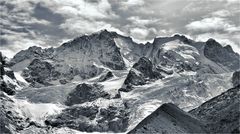 AMPHITHEATER AUS FELS UND EIS