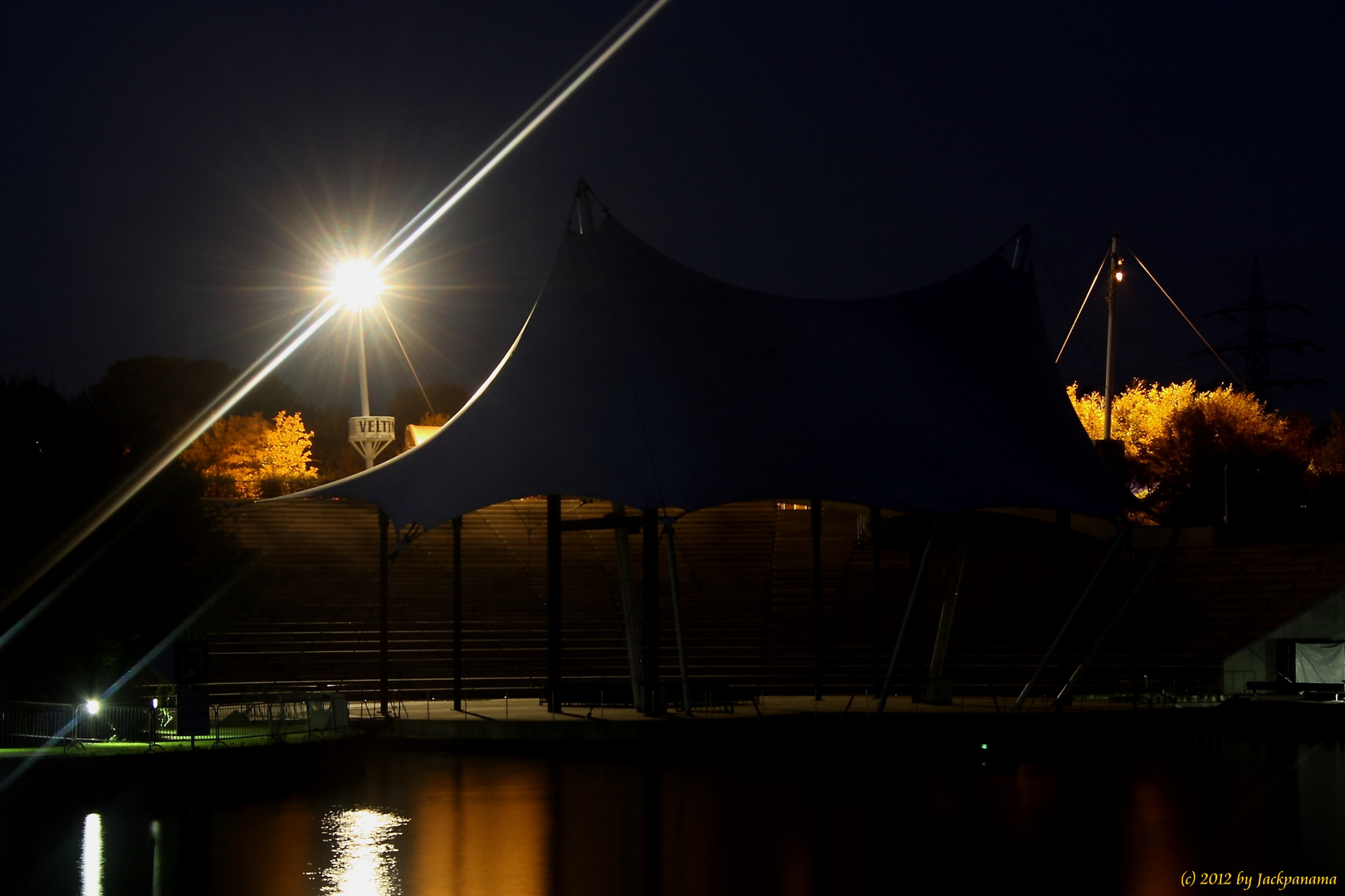 Amphitheater bei Nacht im Nortsternpark in Gelsenkirchen