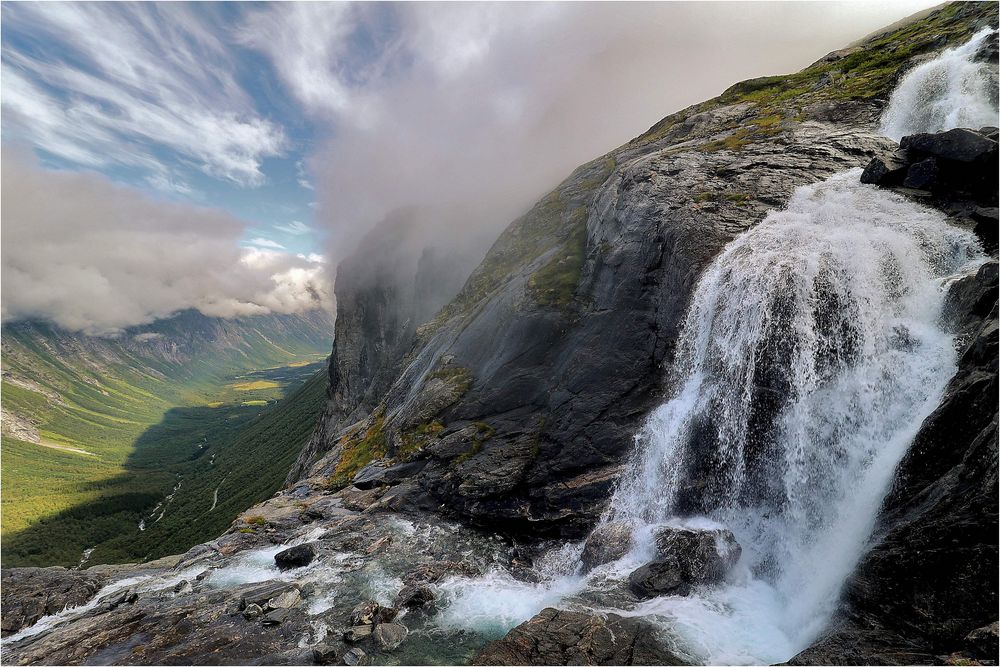 AMPHITHEATER DER BERGE