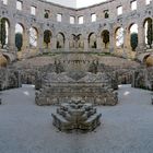 Amphitheater Pula-Gespiegelt