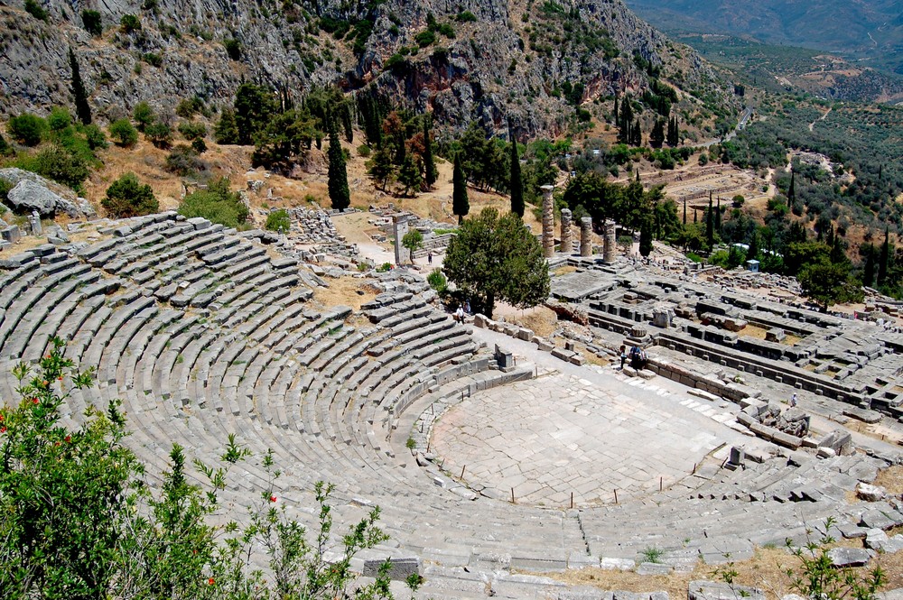 Amphitheater und Apollontempel in Delphi