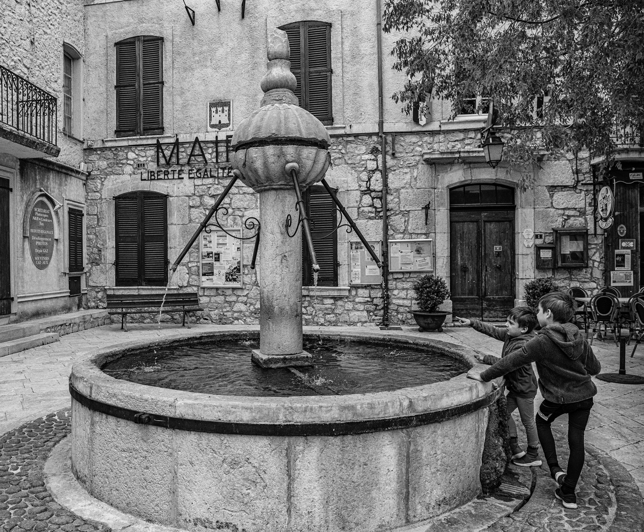 Ampus_ La fontaine