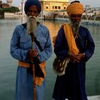 Amritsar - Pilgrims in front of the Golden Temple