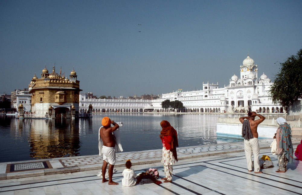 [ … Amritsar - the golden Temple ]