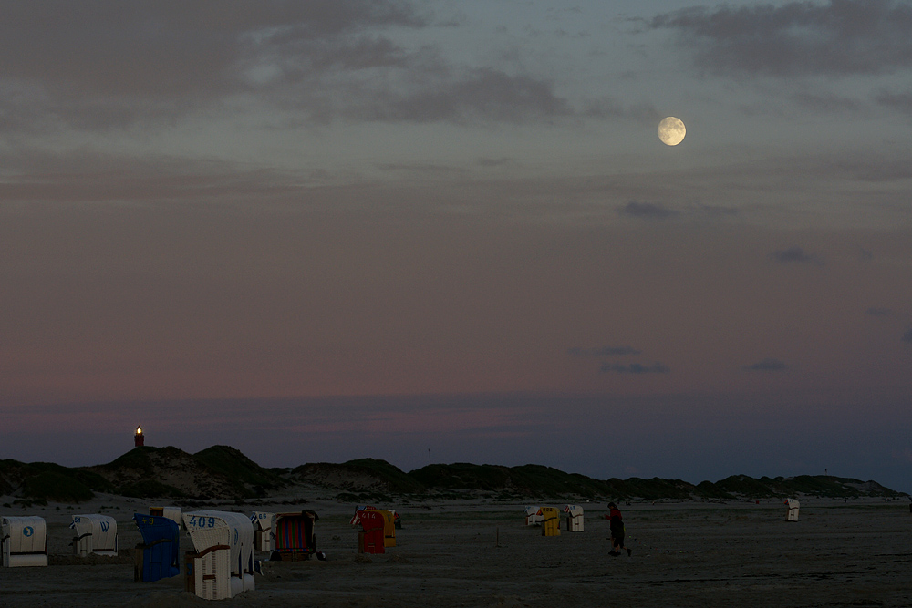 Amrumer Sonnenuntergang im Mondschein