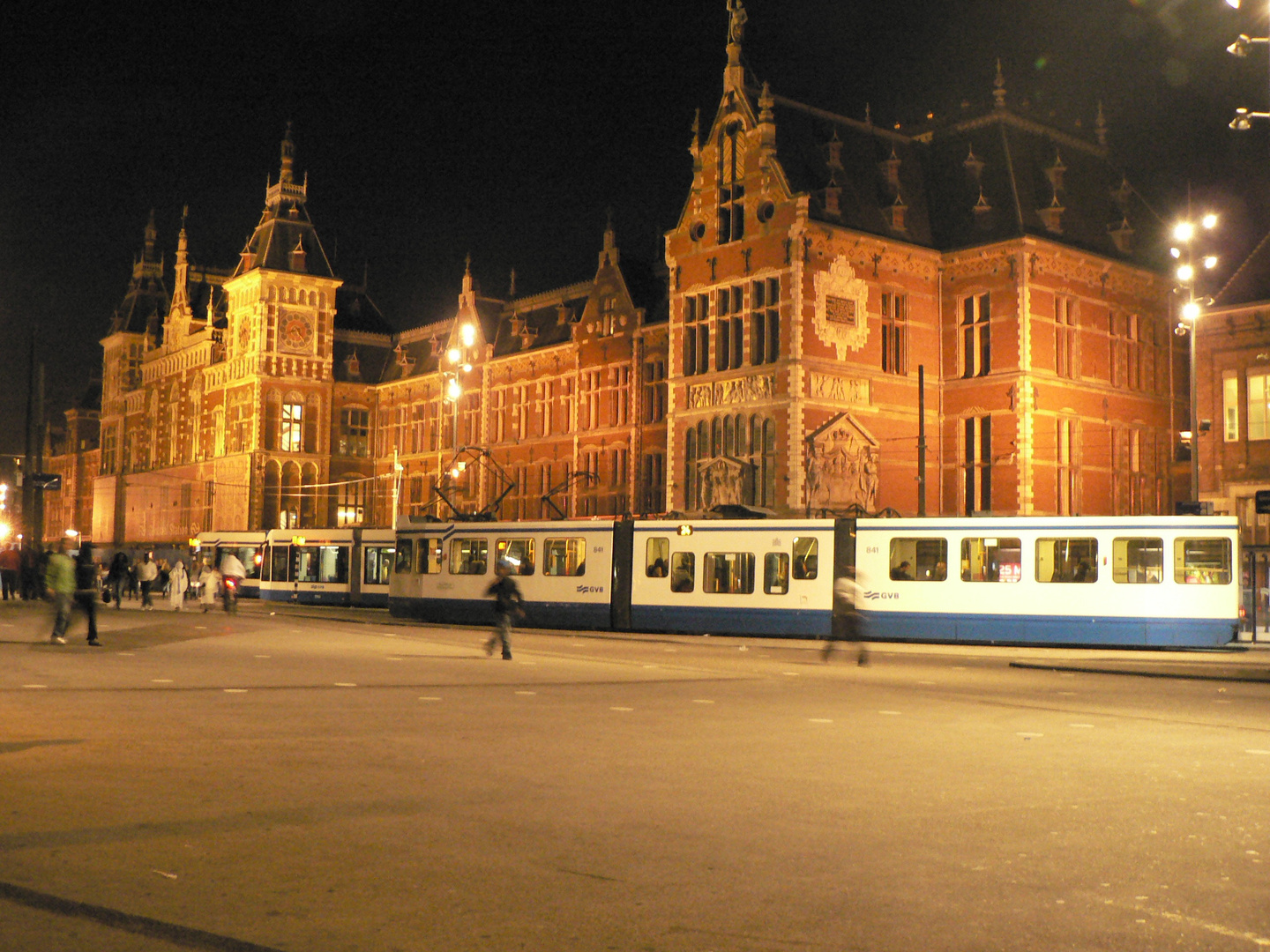 Amsterdam Bahnhof bei Nacht