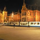 Amsterdam Bahnhof bei Nacht