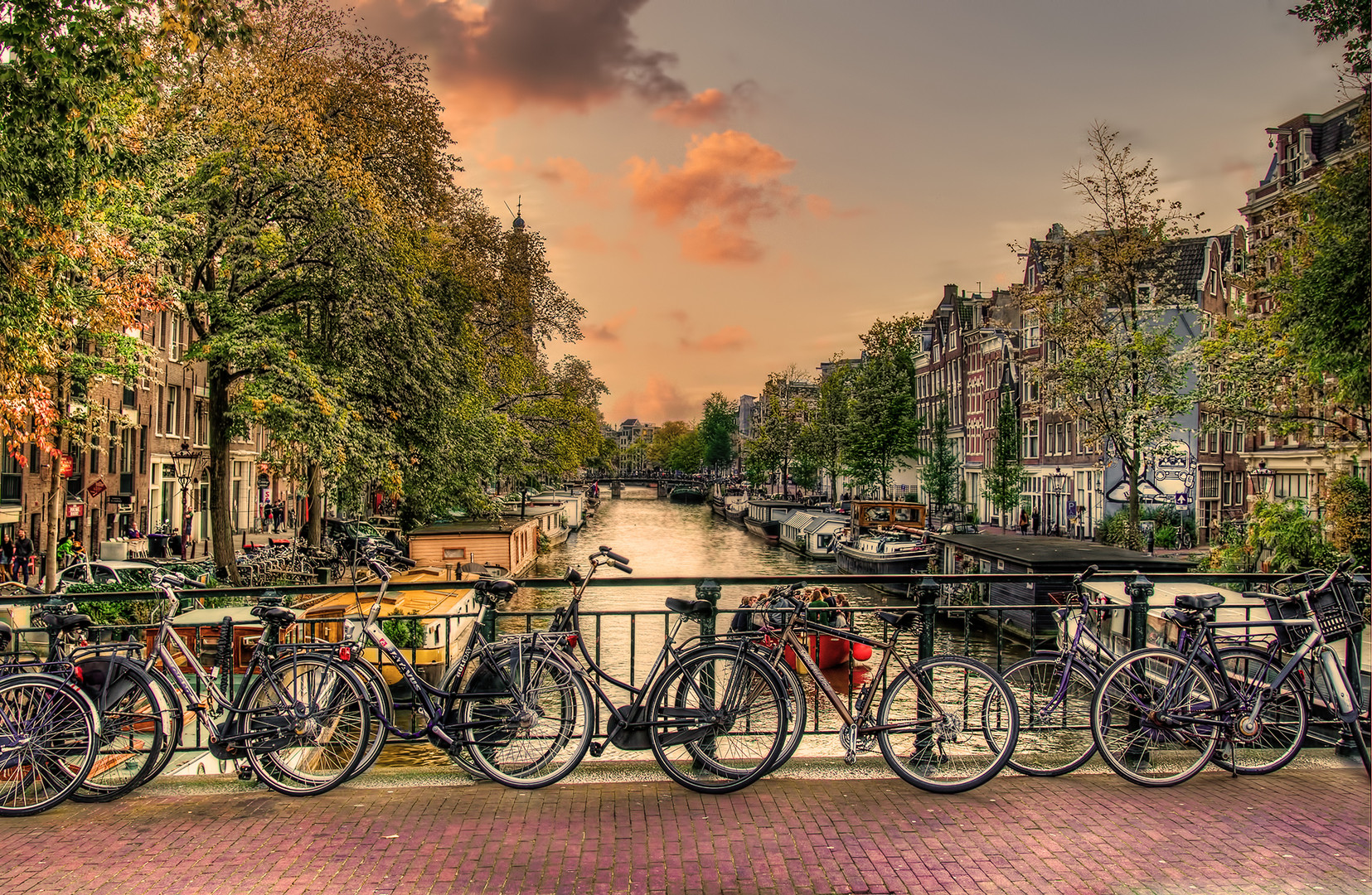 Amsterdam, c'est beaucoup...les vélos !