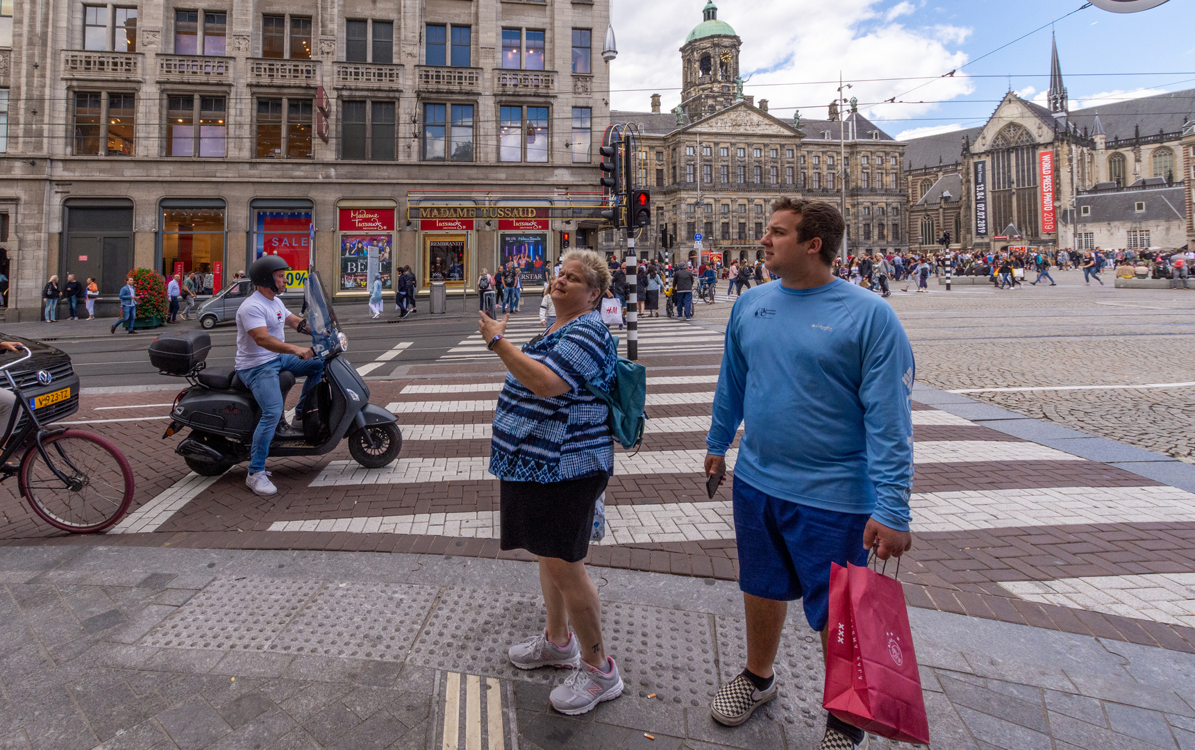 Amsterdam - Dam - American tourists