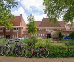 Amsterdam - Diamantbuurt/Nieuwe Pijp - Coöperatiehof - van Buurenmonument