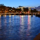 Amsterdam, die magere Brug bei Nacht