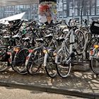 Amsterdam, Drahtesel oder 5 € die Stunde Parkgebühr