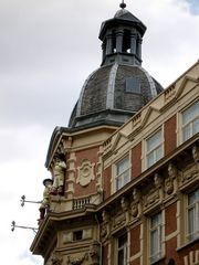 Amsterdam: ein Detail der Hotelfassade