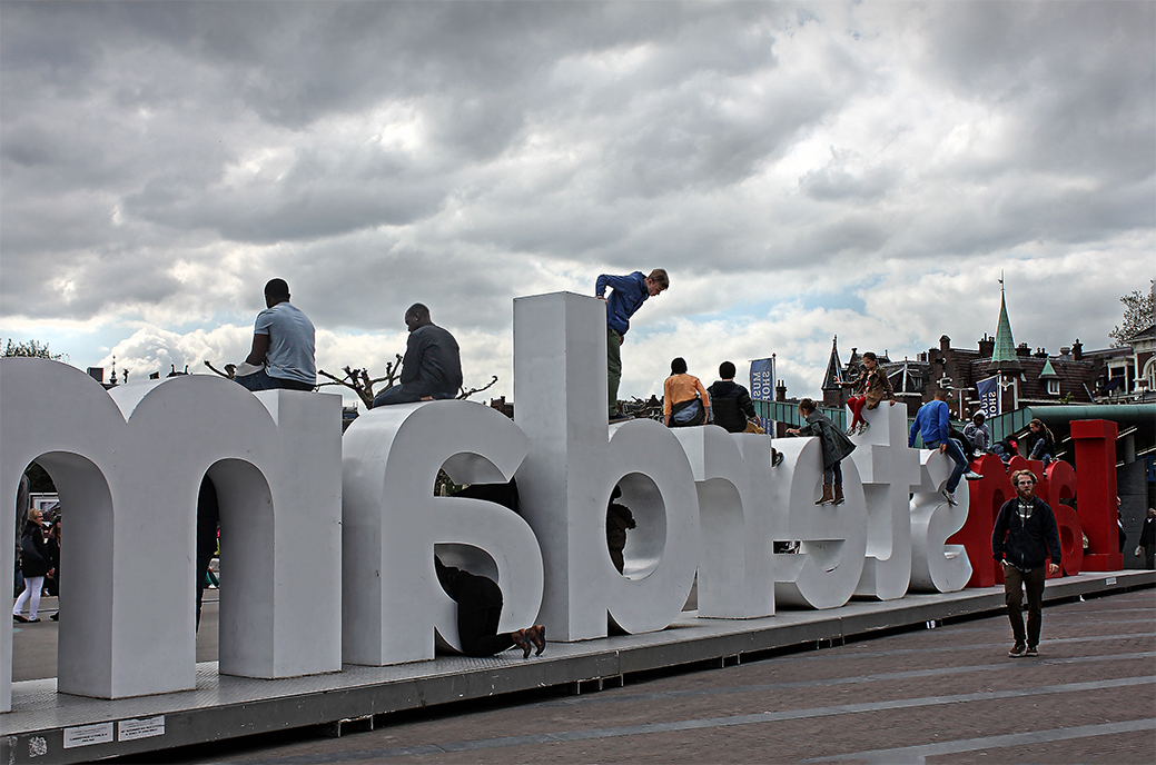 AMSTERDAM ( lire à l'envers)