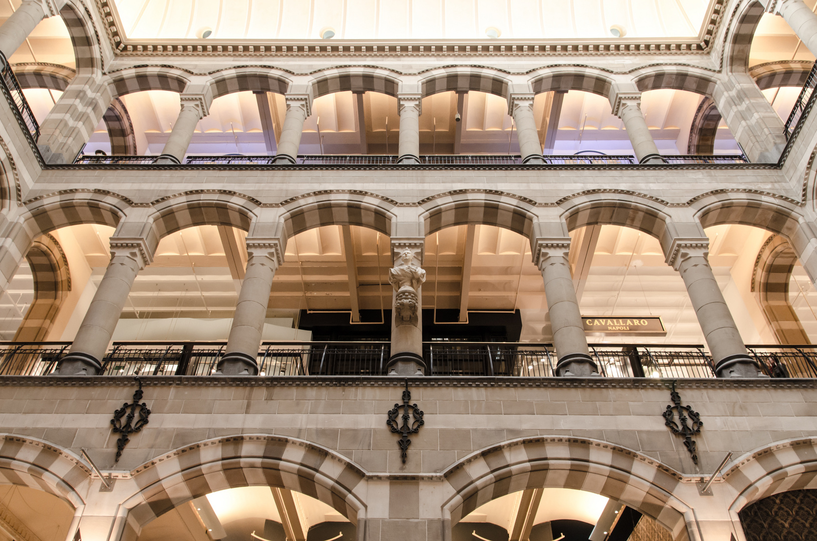 Amsterdam Magna Plaza