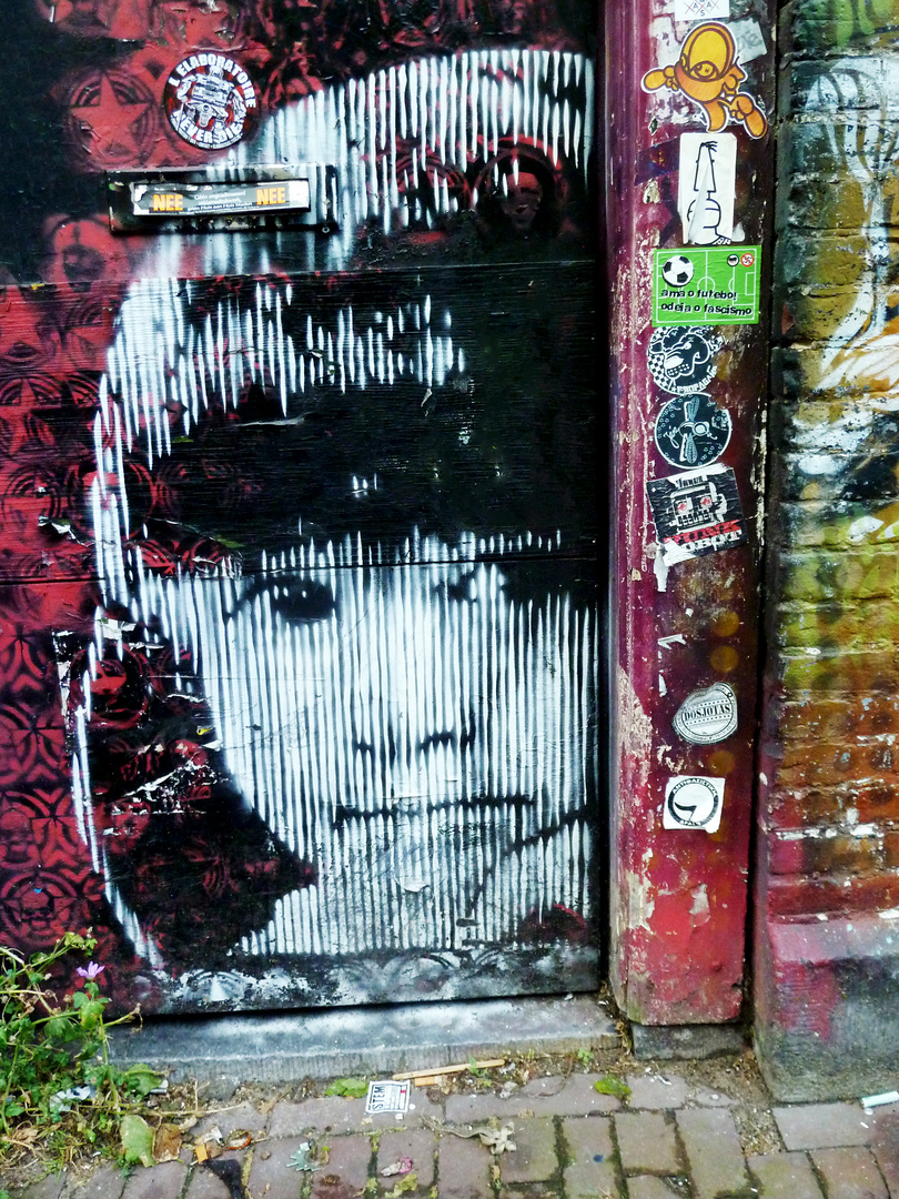 Amsterdam Streetart Girl