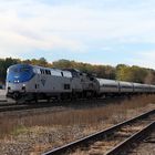 Amtrak AMTK#99 GE P42, AMTK#514 GE 8-32BHW passieren mit 6 Personenwagen Cresson, PA, USA