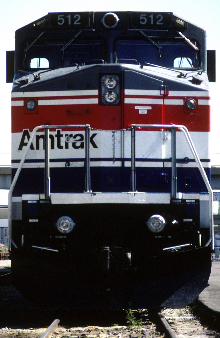 Amtrak GE Dash 8-32BHW AMT#512, CA