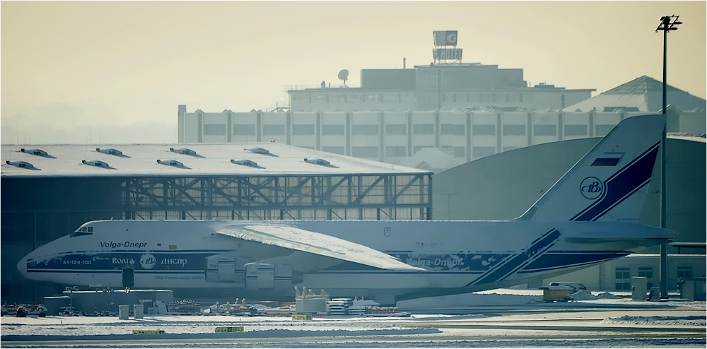 AN-124-100-RUSLAN