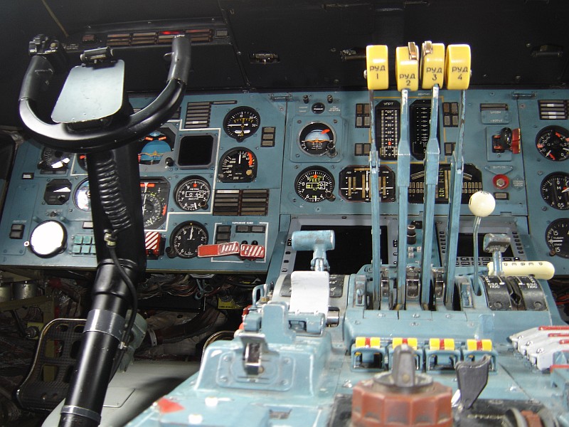 AN 124 Cockpit
