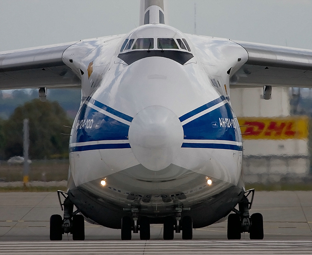 AN-124 kurz vor dem Start