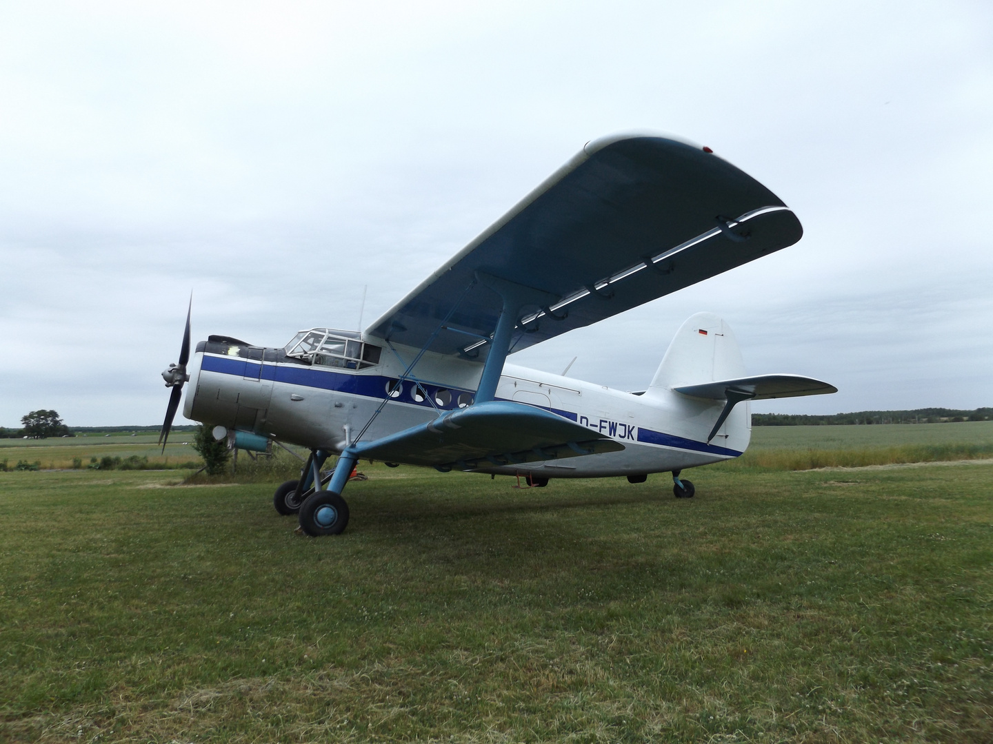 AN-2 am Böhlener Flugplatz