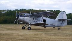 AN-2 auf dem Weg zur Startbahn