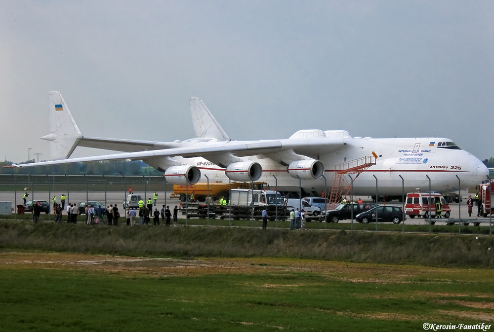 AN-225