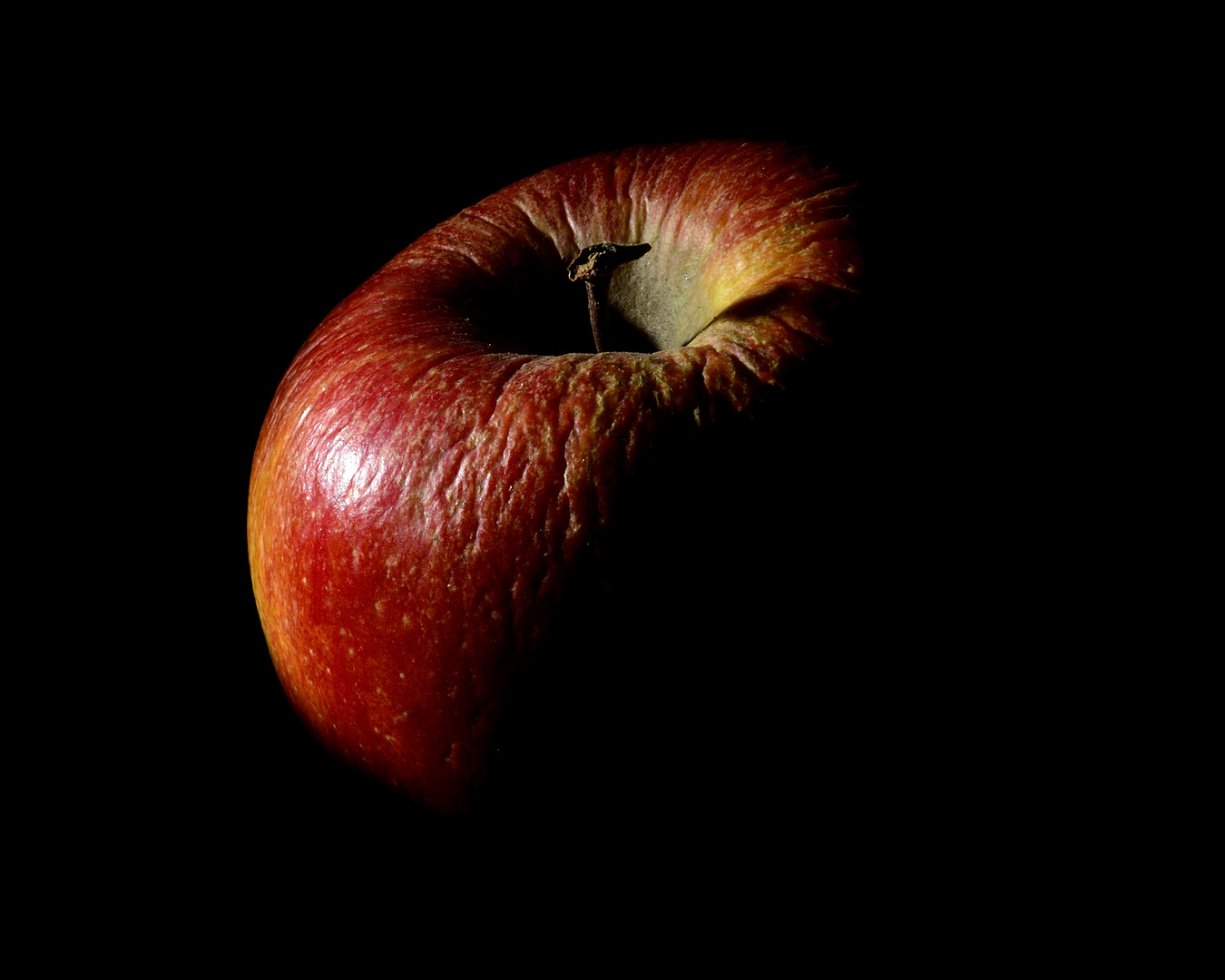 An apple a day keeps the dark away