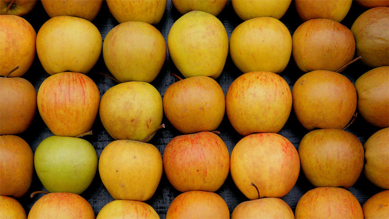 An Apple a Day ..., Naschmarkt, Wien / A