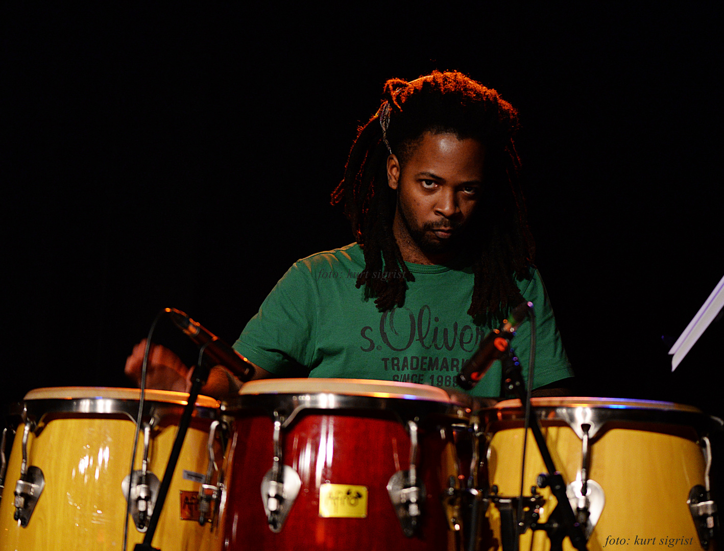 An den Bongos.... Marcus Gonzales Foto & Bild szene, jazz & blues