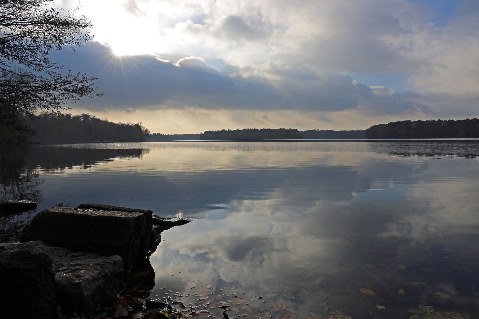 An der 6 Seen Platte am Ufer