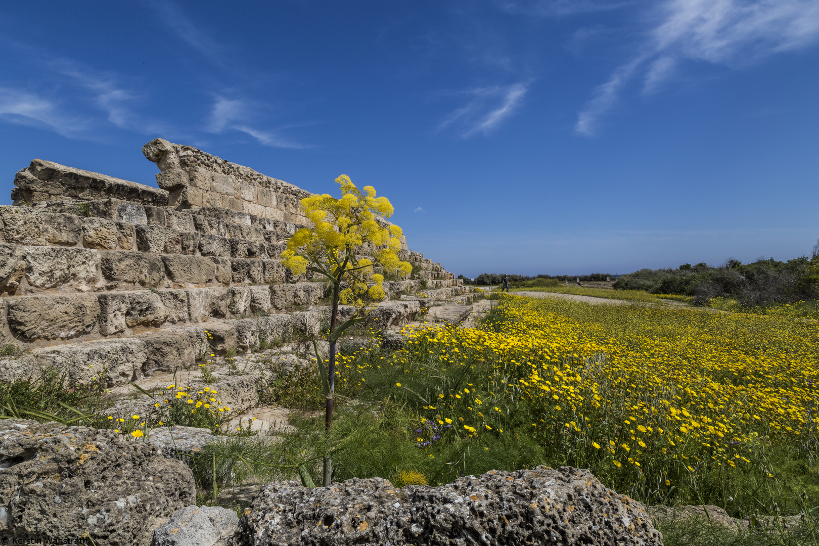 An der alten Stadtmauer der antiken Stadt Salamis im Nordosten Zyperns