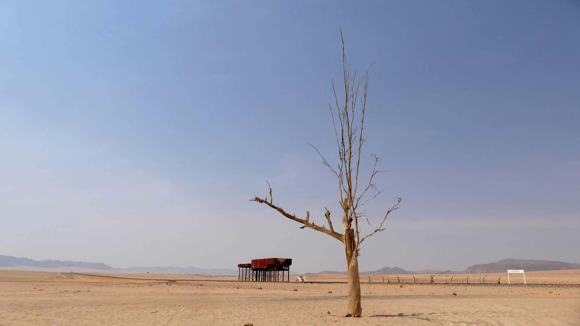 An der Bahnlinie nach Lüderitz in Namibia