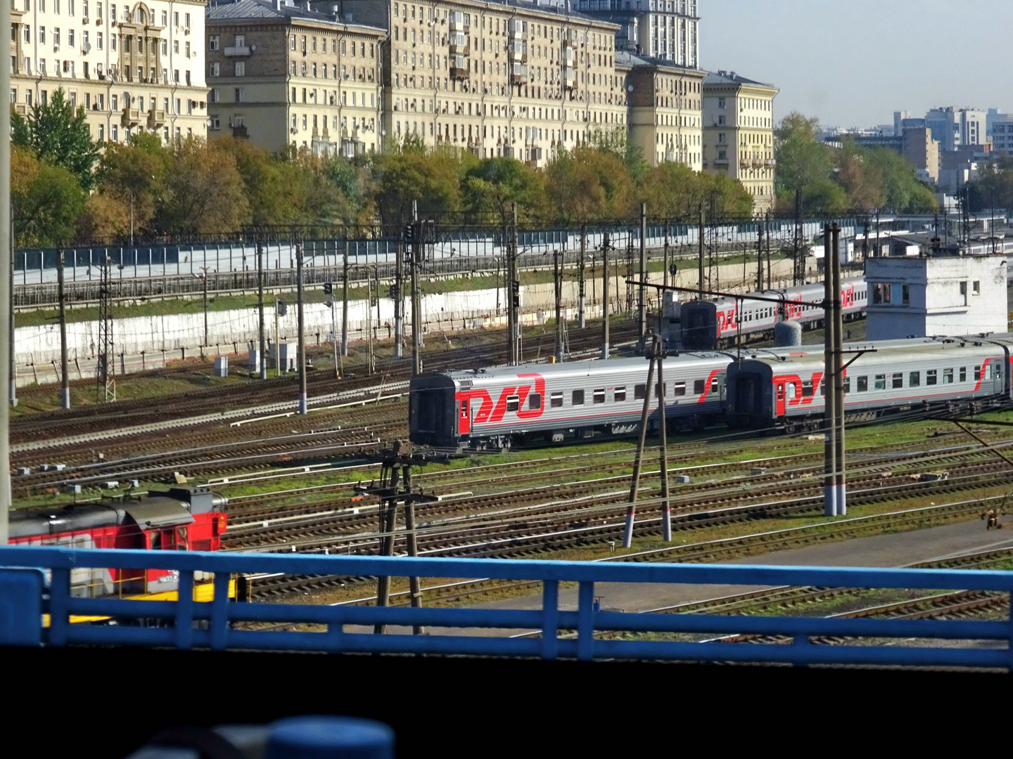 An der Bahnstrecke entlang zu den großen Bahnhöfen 