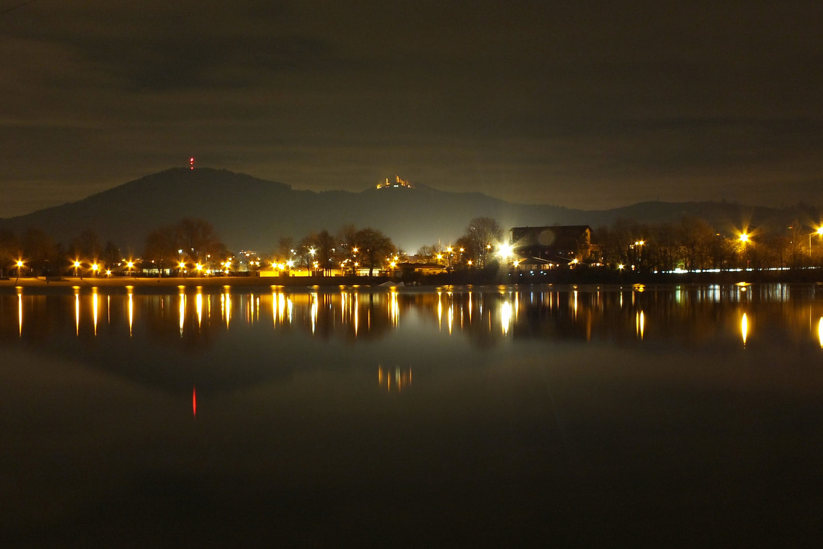 An der Bergstraße bei Nacht