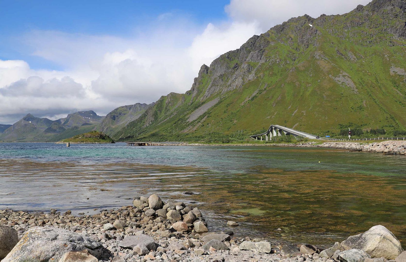 An der Brücke von Gimsøy zur Insel Austvågøy...