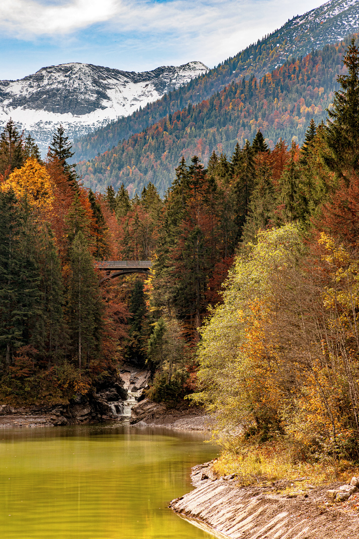 An der Brücke wartet der Winter