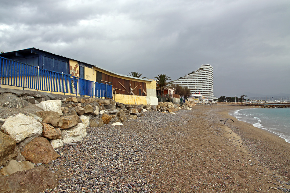 An der Côte d'Azur ist zwar nicht ständig schönes Wetter, aber immerhin wachsen dort Palmen.