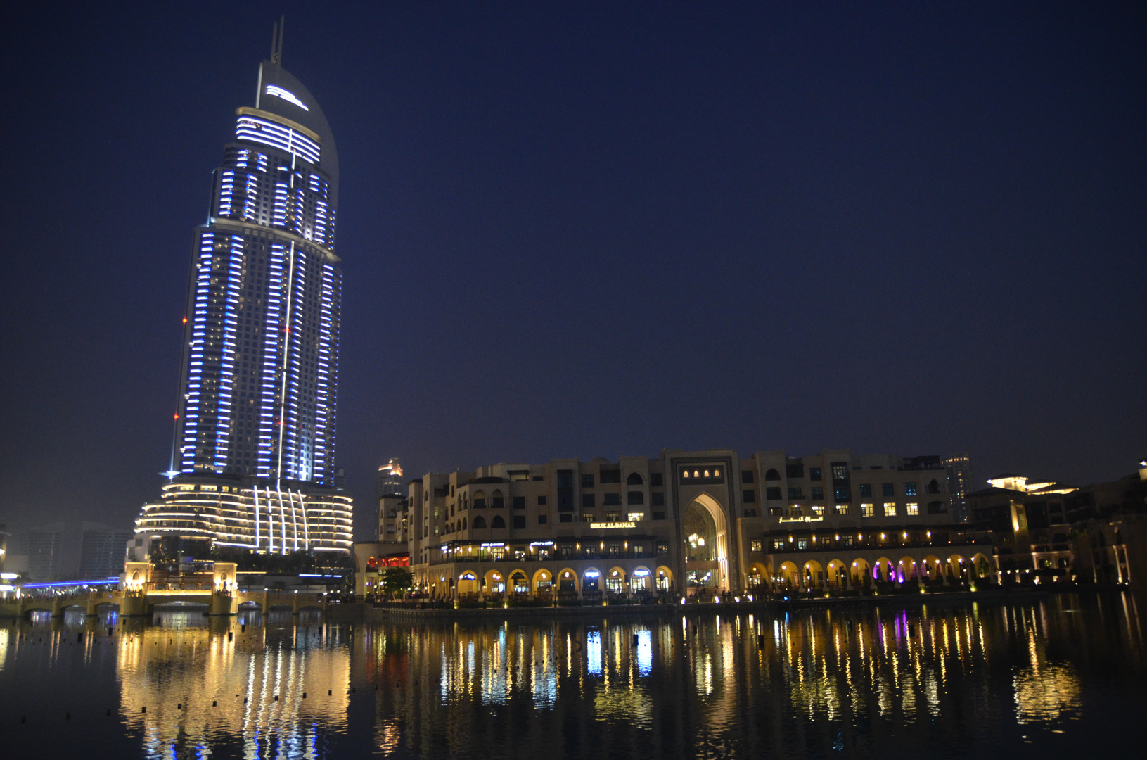 An der Dubai Mall 2