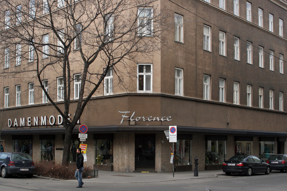 An der Ecke Quellenstraße / Senefeldergasse in Wien-Favoriten