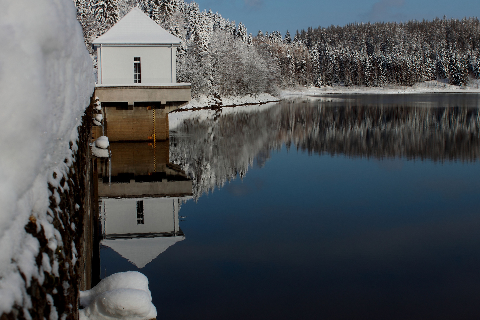 An der Eckertalsperre im Winter