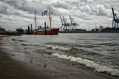 An der Elbe (15)