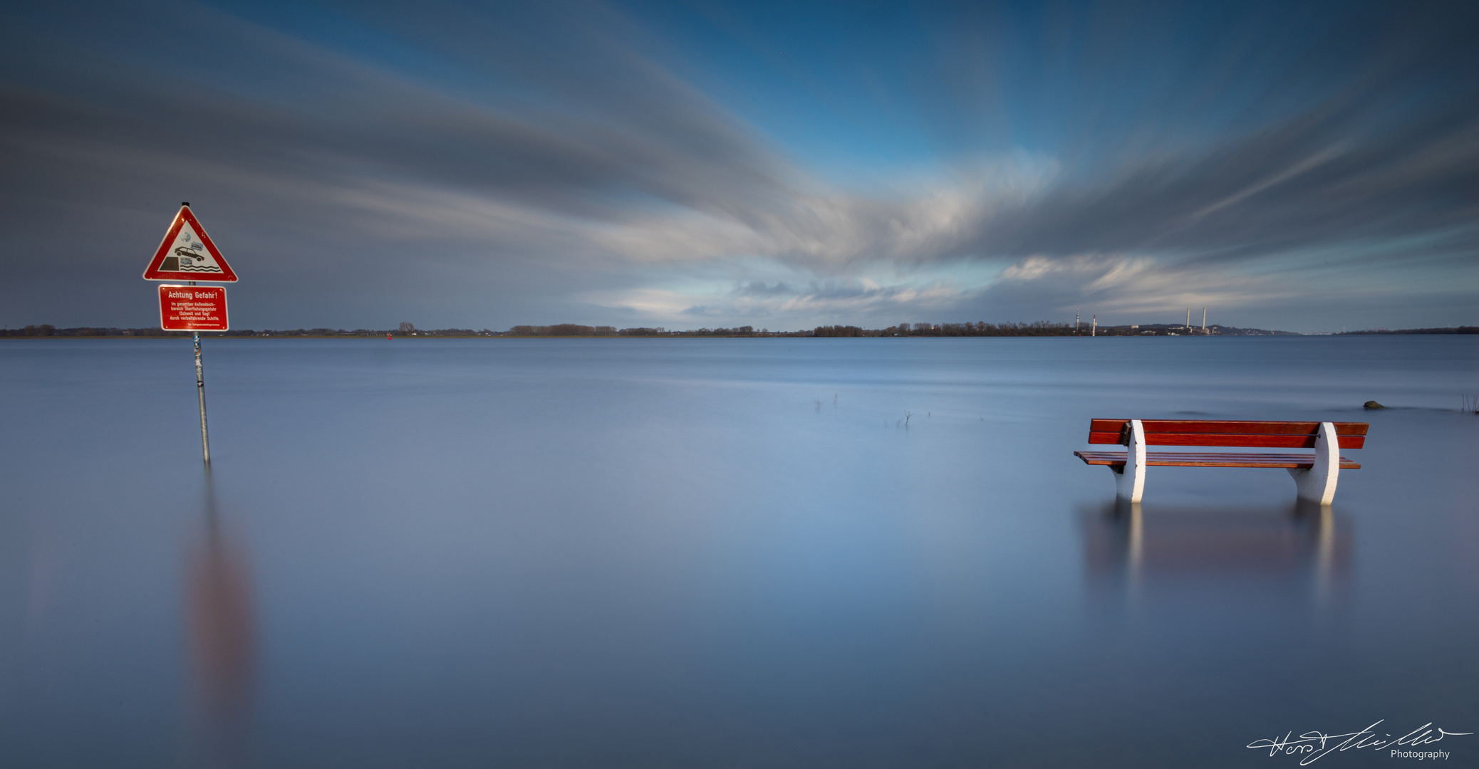 An der Elbe bei Hochwasser 1