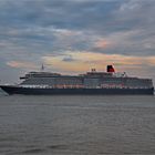 An der Elbe - Die "Queen Victoria" mit Kurs: Nordsee...