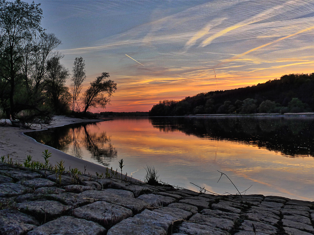 An der Elbe im April