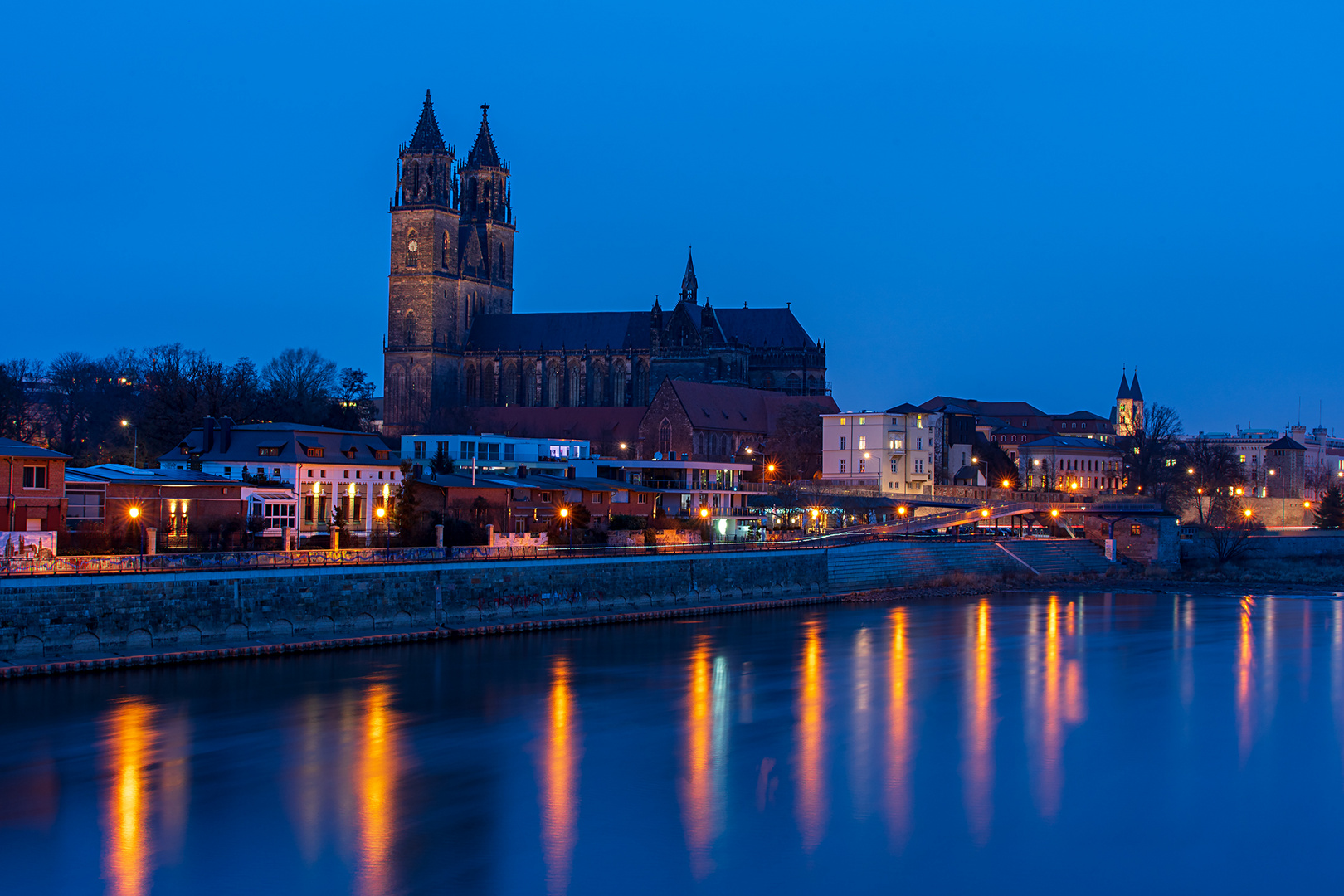 An der Elbe im Nieselregen