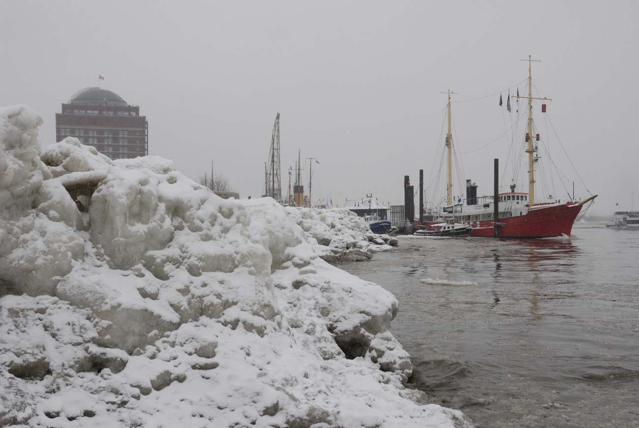 An der Elbe im Winter