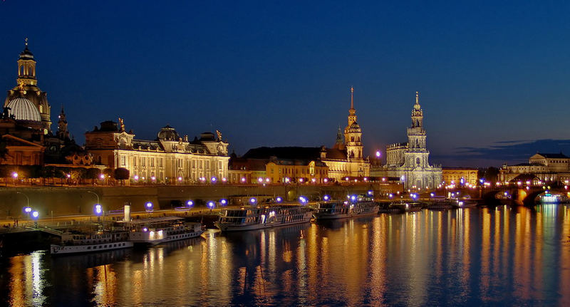 An der Elbe in Dresden bei Nacht II