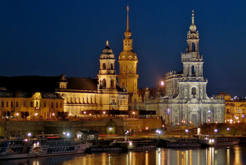 An der Elbe in Dresden bei Nacht III